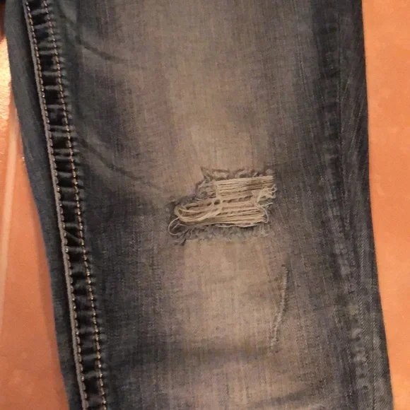 EUC Miss Me Distressed Jeans - Picture 7 of 8